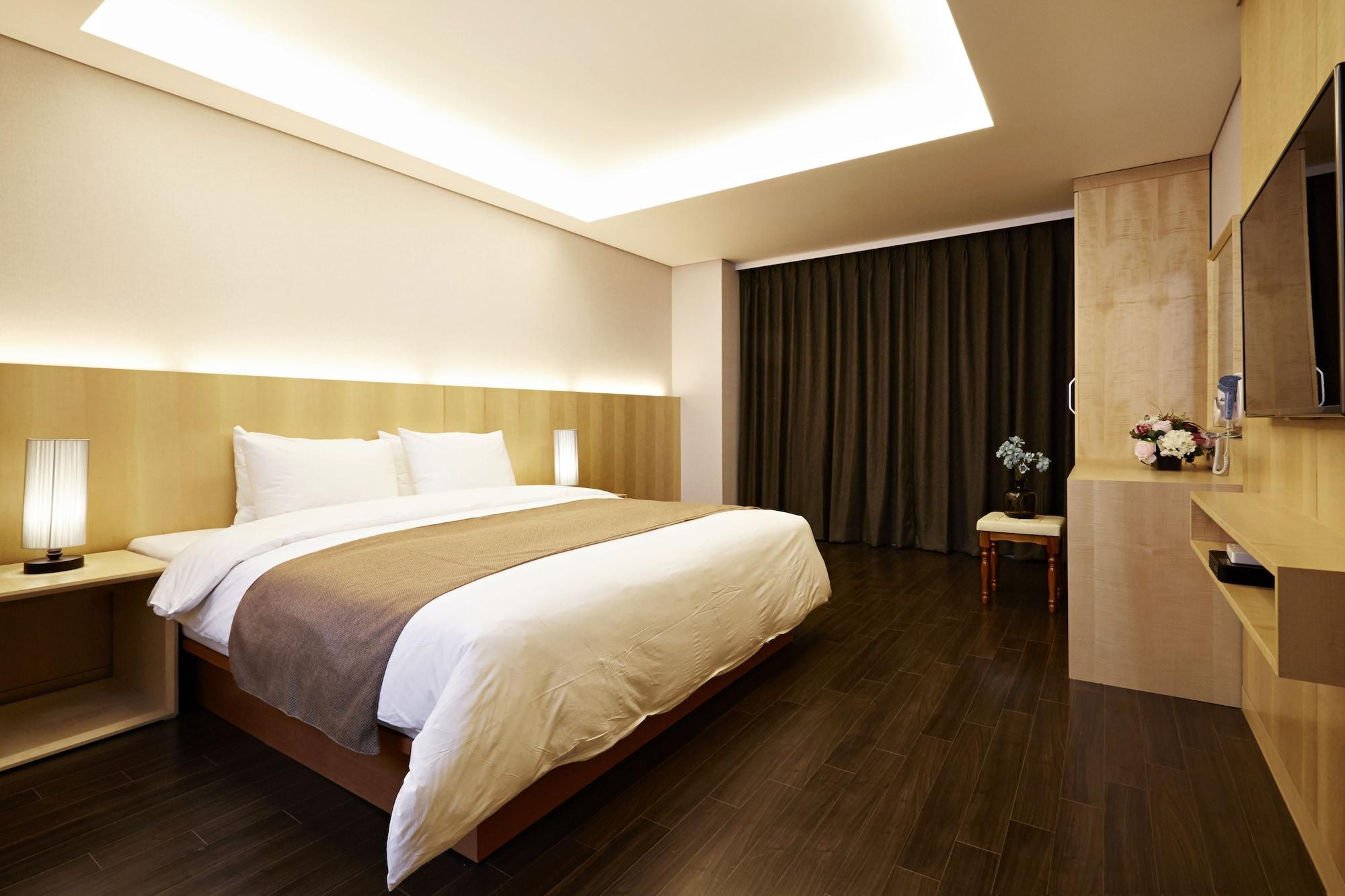 Roni Tourist Hotel Jeonju Exterior foto